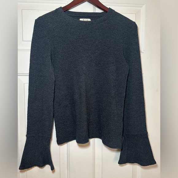 Madewell Tops - Madewell Women’s Long Sleeve  Bell Sleeve Crew Neck Ribbed Gray Shirt‎ Size Med.